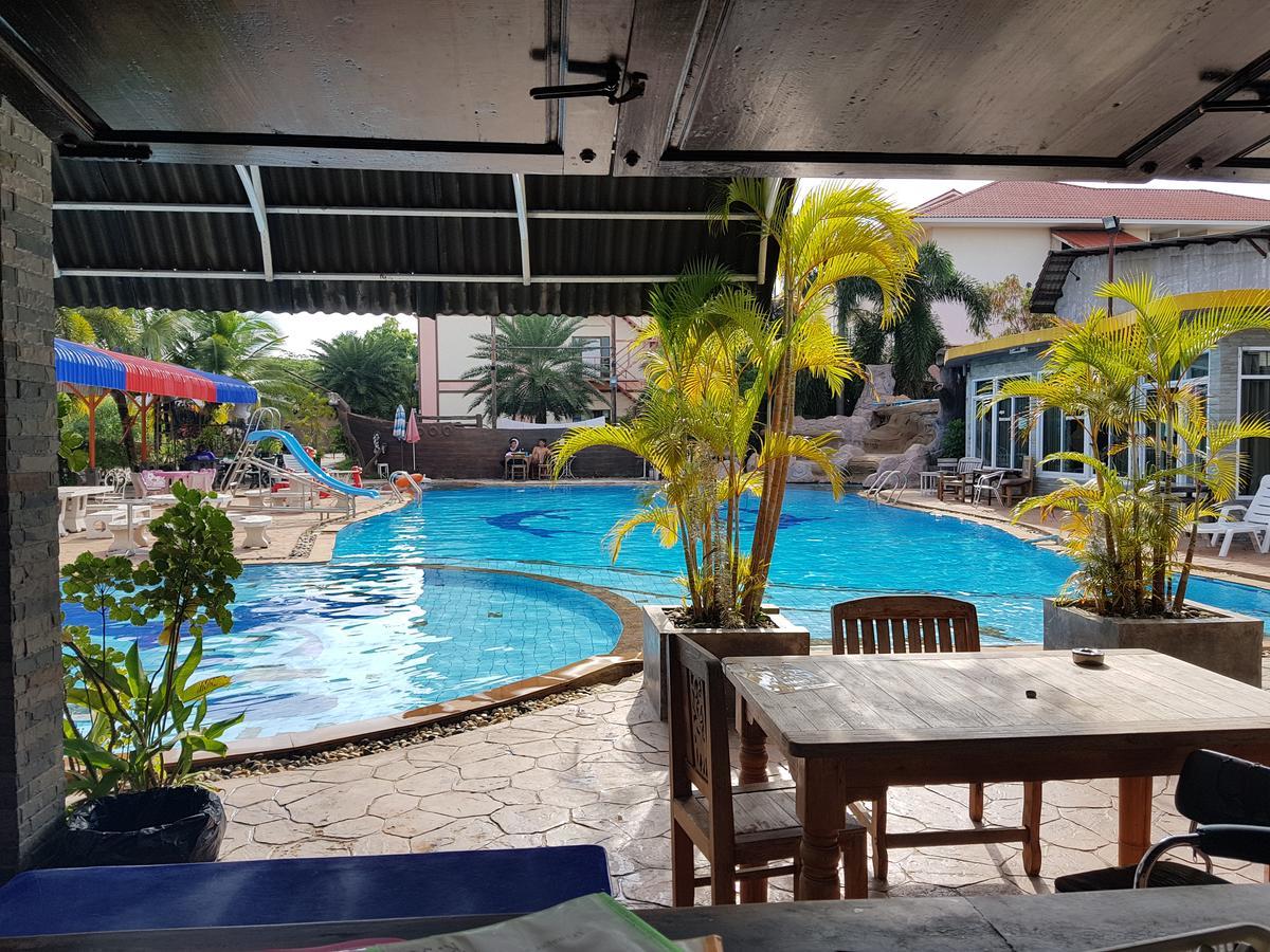 Ruysuk Hotel & Swimming Pool Udon Thani Exteriör bild
