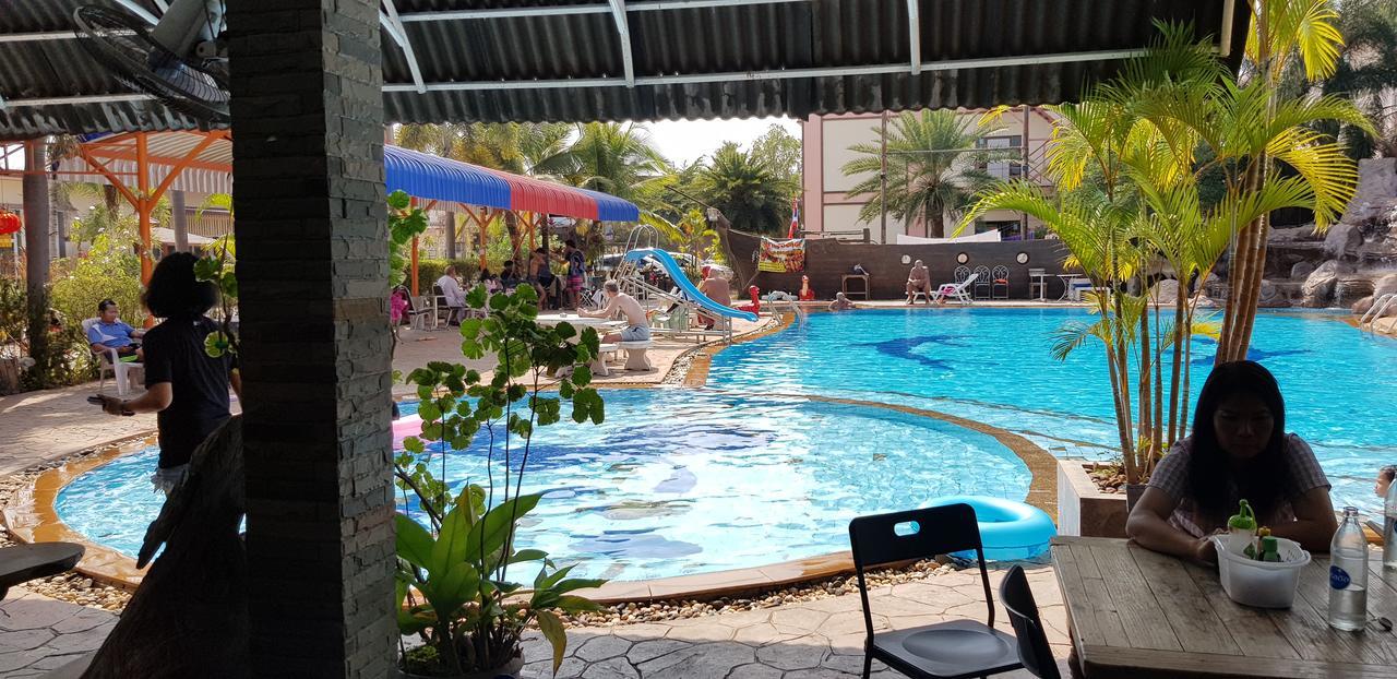 Ruysuk Hotel & Swimming Pool Udon Thani Exteriör bild
